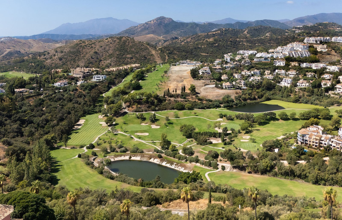 3 Bed Apartment for sale in Benahavís Costa Del Sol, Málaga, Spain