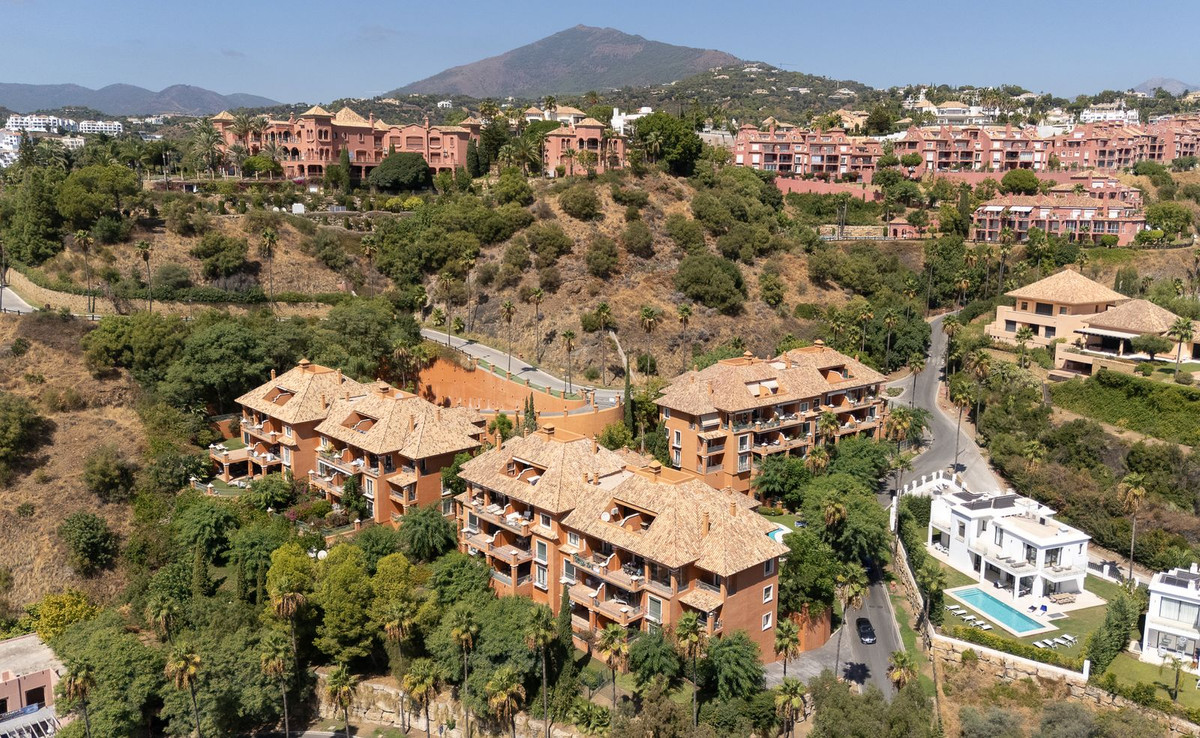 3 Bed Apartment for sale in Benahavís Costa Del Sol, Málaga, Spain
