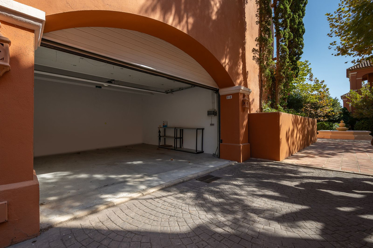 3 Bed Apartment for sale in Benahavís Costa Del Sol, Málaga, Spain