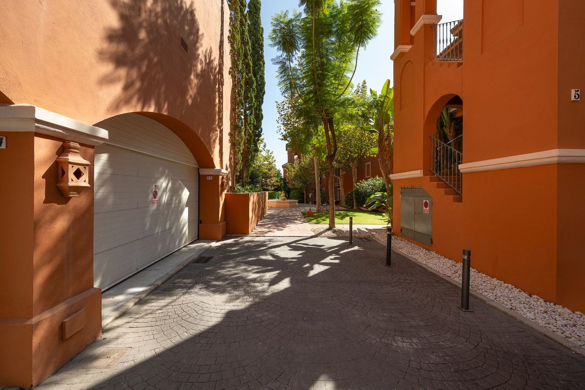 3 Bed Apartment for sale in Benahavís Costa Del Sol, Málaga, Spain