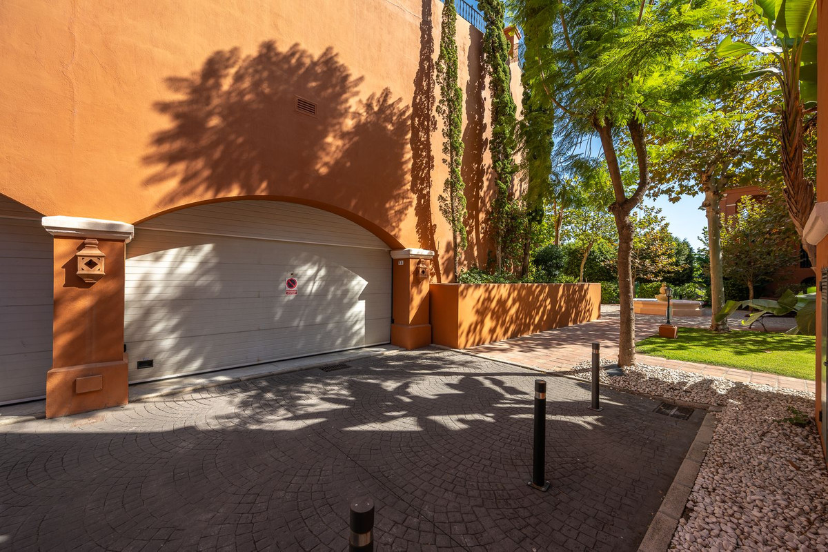 3 Bed Apartment for sale in Benahavís Costa Del Sol, Málaga, Spain