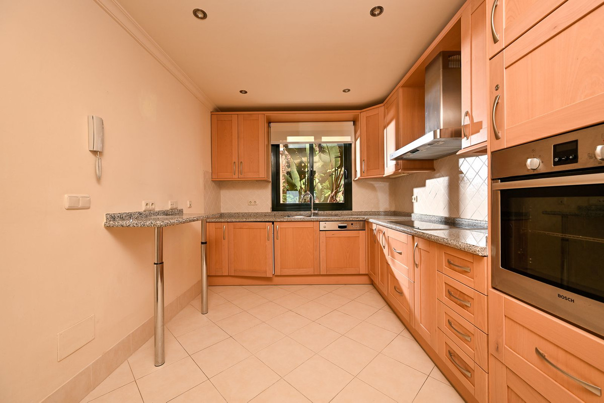 3 Bed Apartment for sale in Benahavís Costa Del Sol, Málaga, Spain