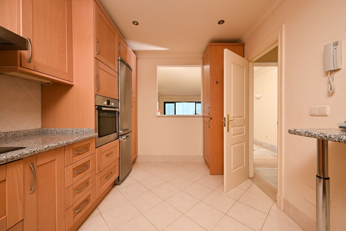 3 Bed Apartment for sale in Benahavís Costa Del Sol, Málaga, Spain