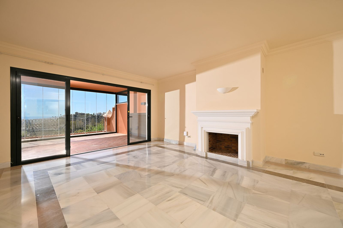3 Bed Apartment for sale in Benahavís Costa Del Sol, Málaga, Spain