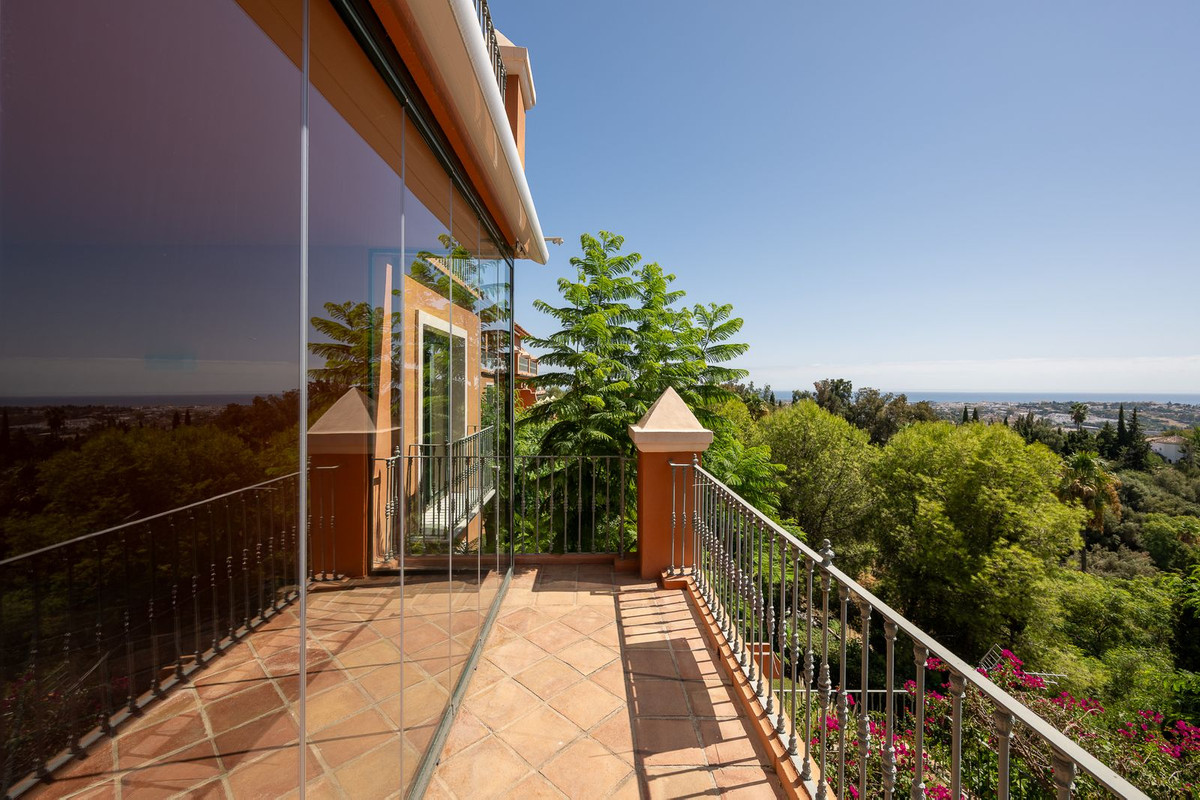 3 Bed Apartment for sale in Benahavís Costa Del Sol, Málaga, Spain
