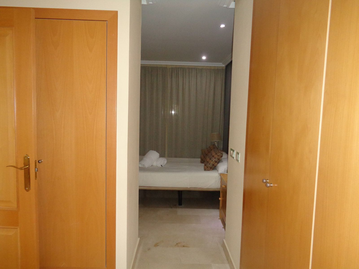 Se vende Apartamento Planta Media de 2 dormitorios en Costa Del Sol, Málaga, España