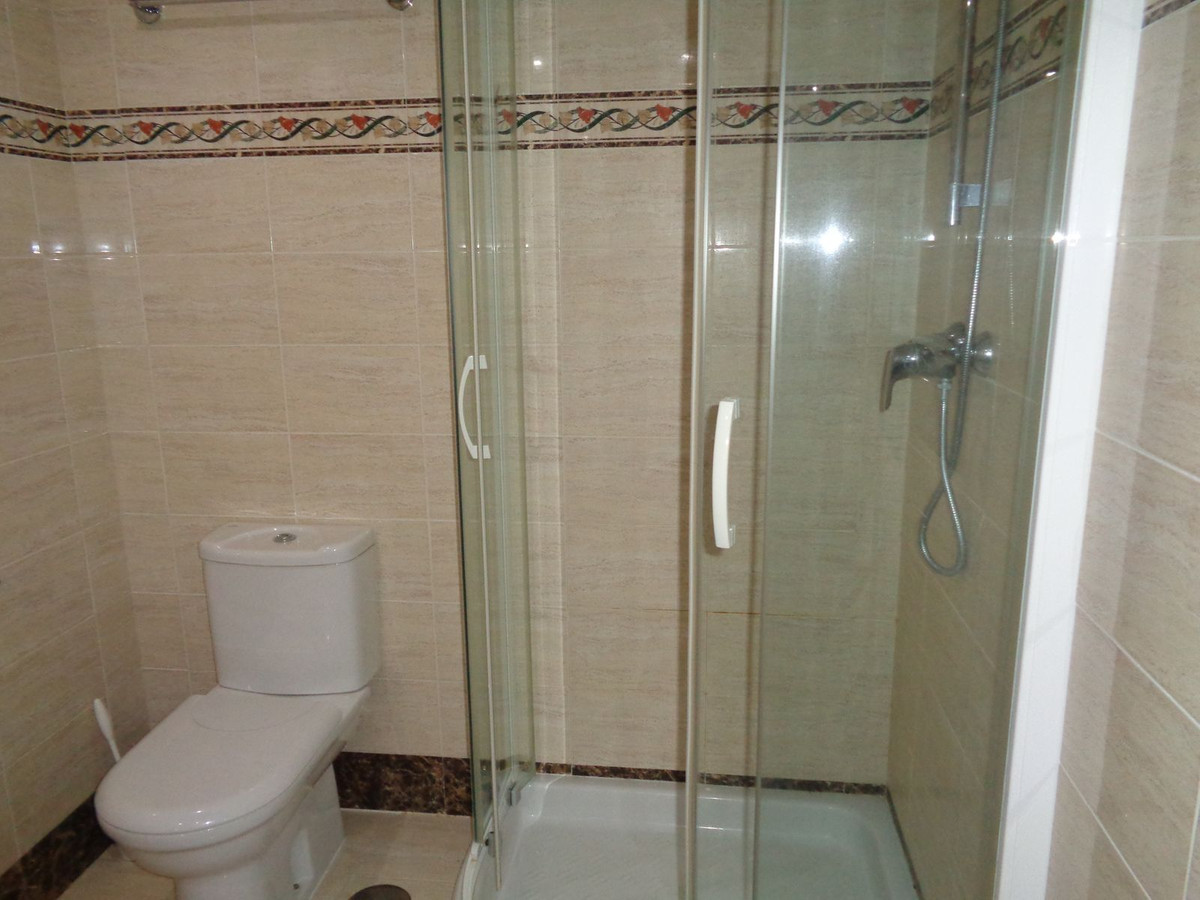 Se vende Apartamento Planta Media de 2 dormitorios en Costa Del Sol, Málaga, España