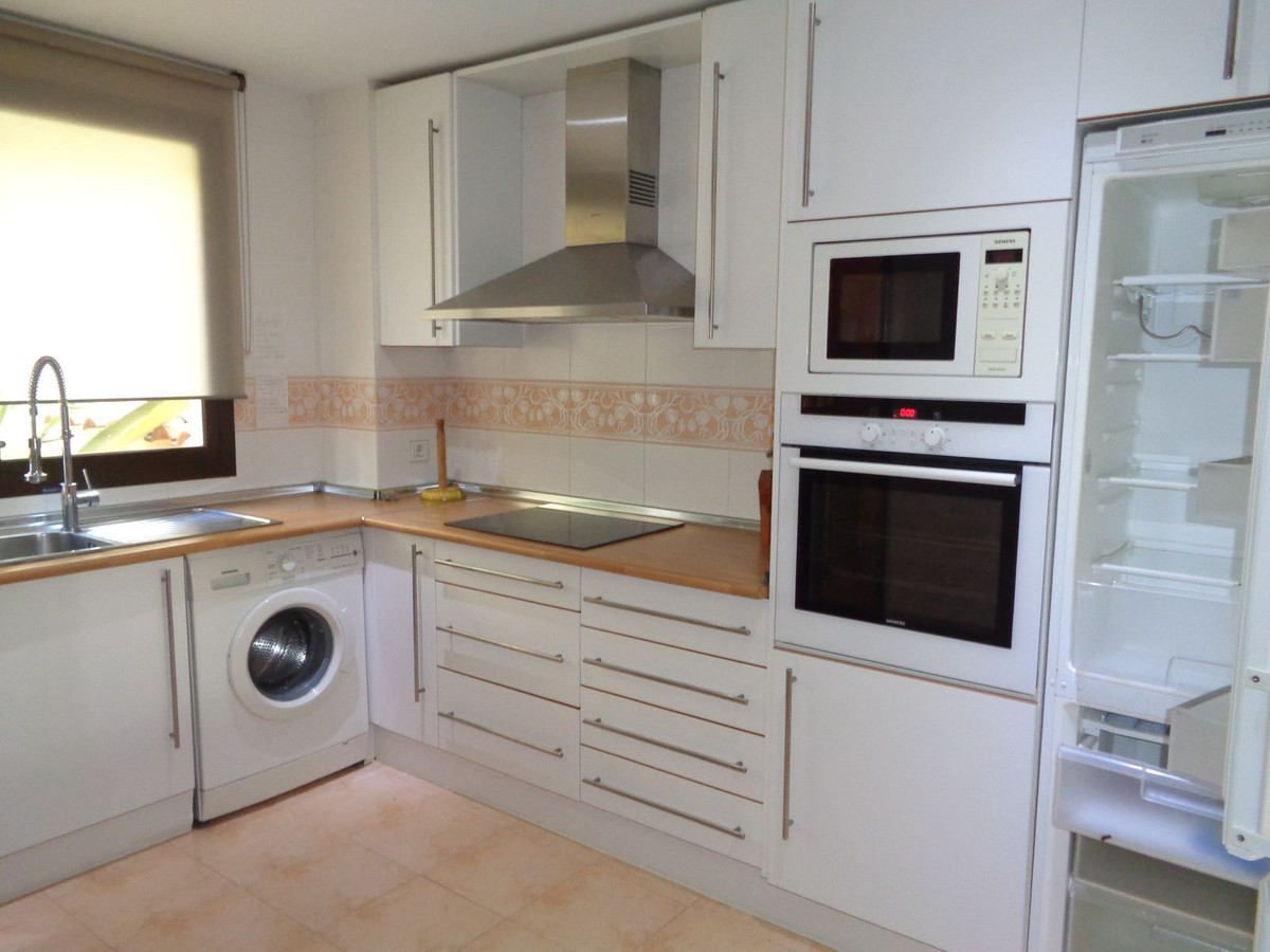 Se vende Apartamento Planta Media de 2 dormitorios en Costa Del Sol, Málaga, España