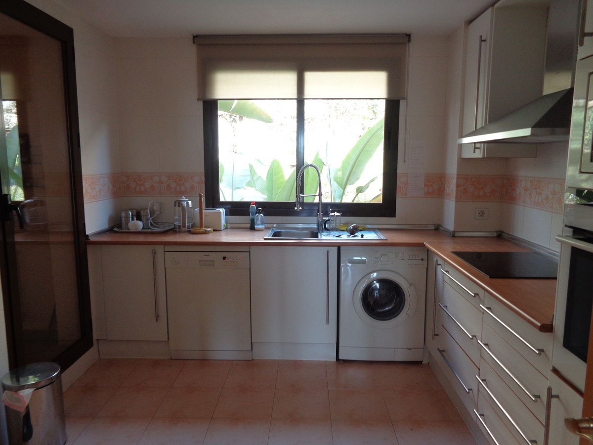 Se vende Apartamento Planta Media de 2 dormitorios en Costa Del Sol, Málaga, España
