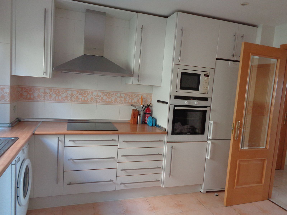 Se vende Apartamento Planta Media de 2 dormitorios en Costa Del Sol, Málaga, España