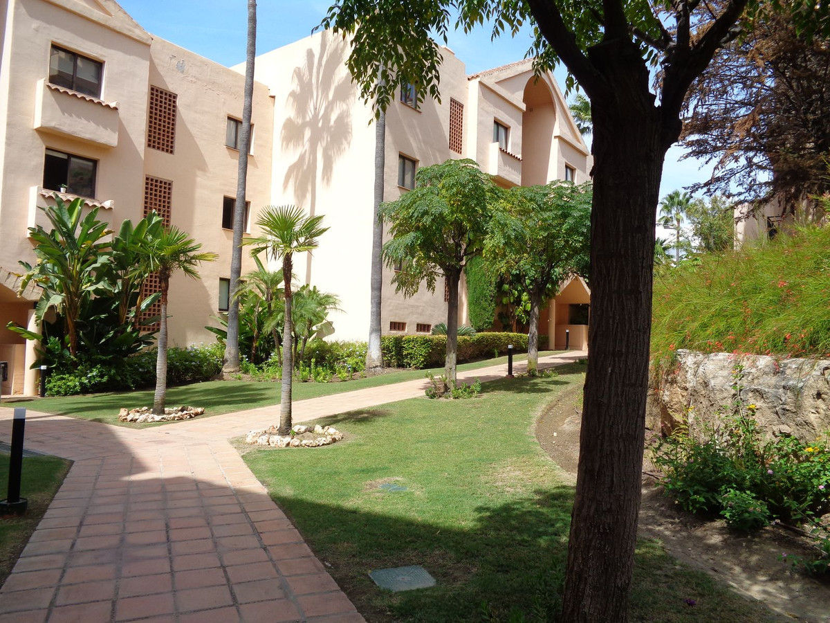 Se vende Apartamento Planta Media de 2 dormitorios en Costa Del Sol, Málaga, España
