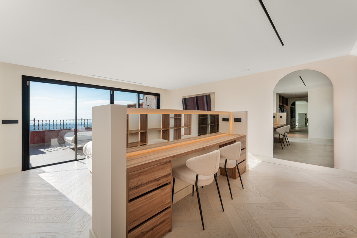 4 Bed Apartment for sale in La Quinta Costa Del Sol, Málaga, Spain
