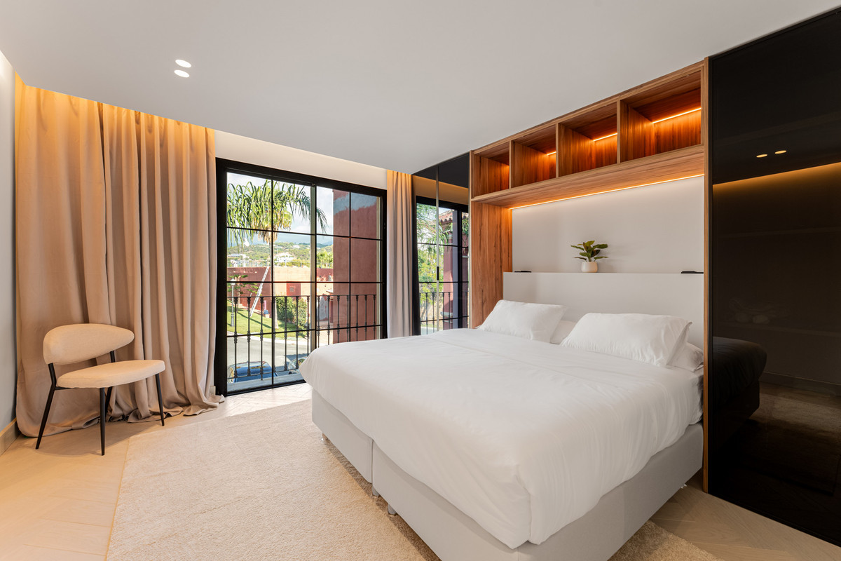 4 Bed Apartment for sale in La Quinta Costa Del Sol, Málaga, Spain