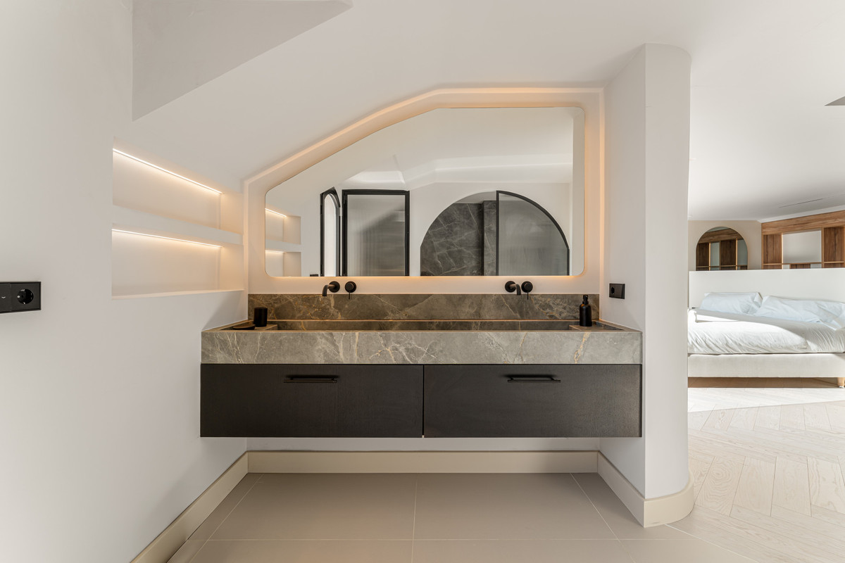 4 Bed Apartment for sale in La Quinta Costa Del Sol, Málaga, Spain