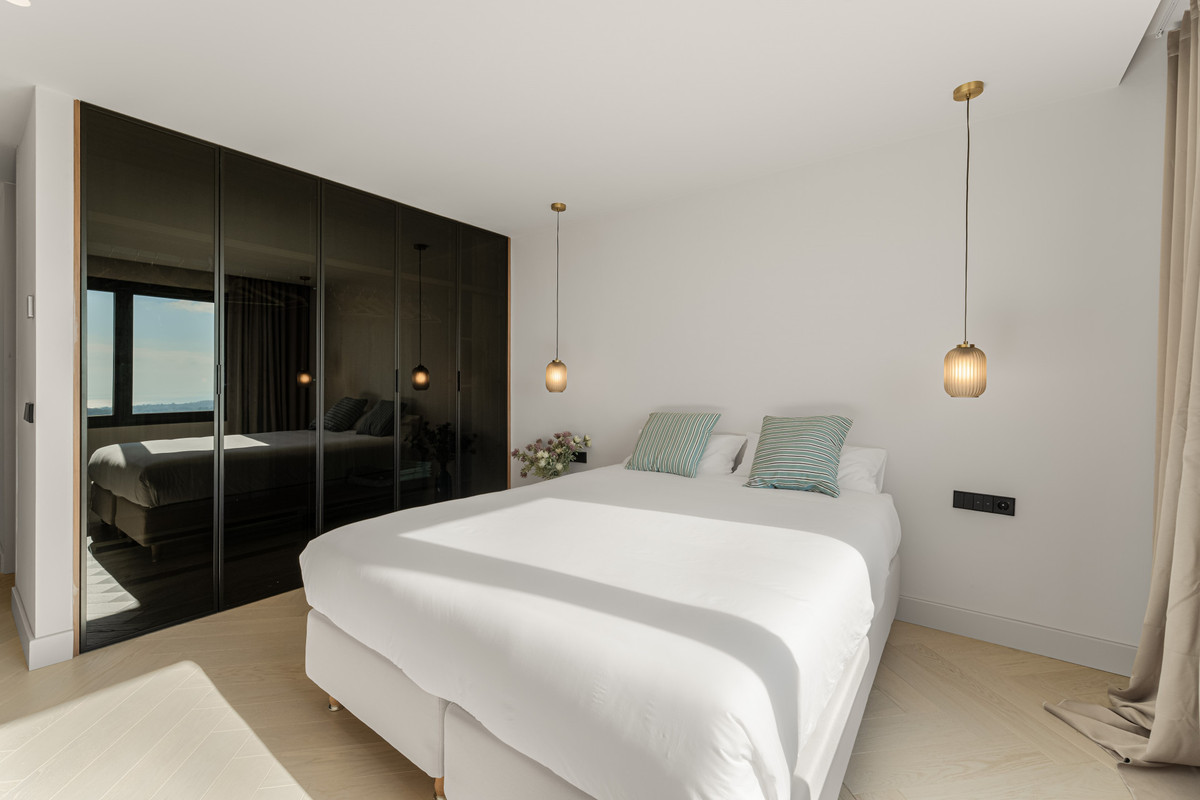 4 Bed Apartment for sale in La Quinta Costa Del Sol, Málaga, Spain