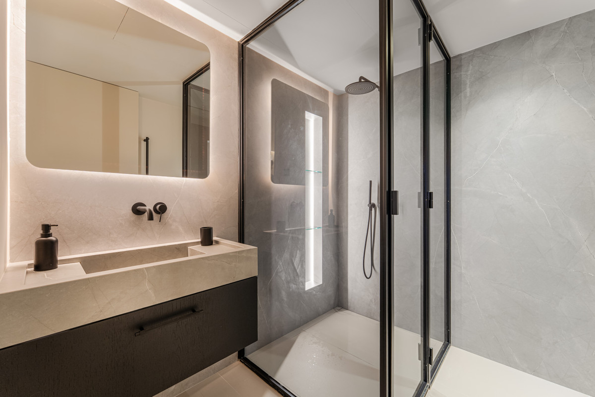 4 Bed Apartment for sale in La Quinta Costa Del Sol, Málaga, Spain