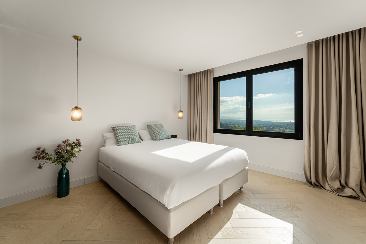 4 Bed Apartment for sale in La Quinta Costa Del Sol, Málaga, Spain