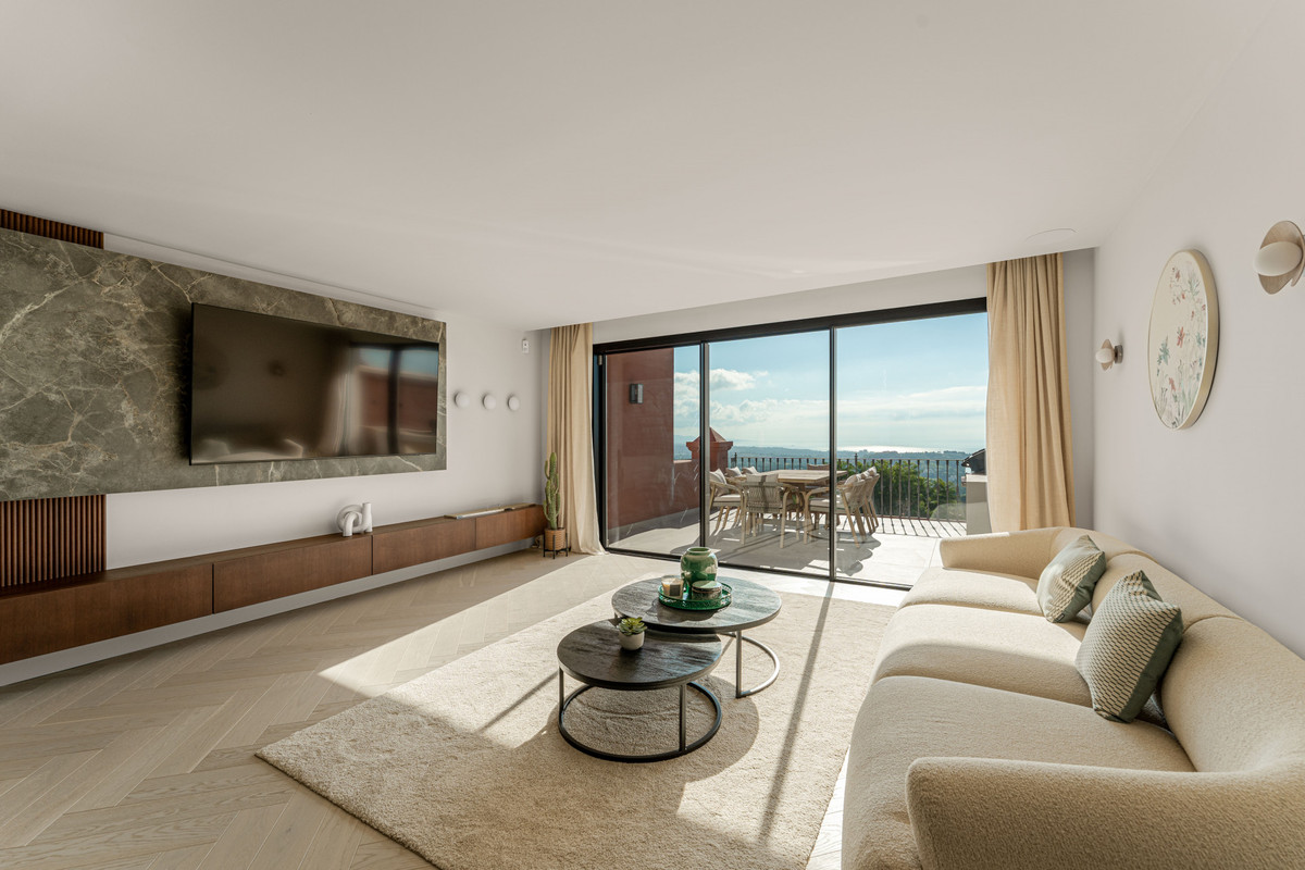 4 Bed Apartment for sale in La Quinta Costa Del Sol, Málaga, Spain