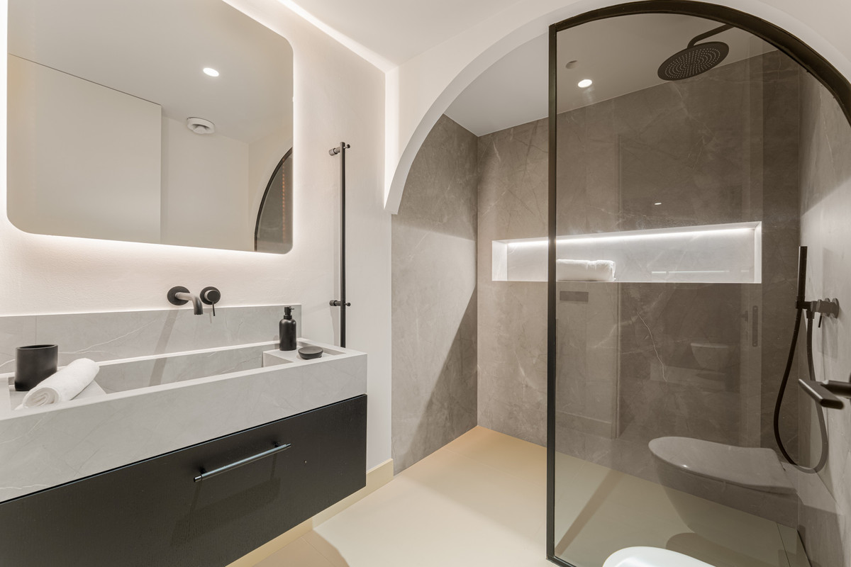 4 Bed Apartment for sale in La Quinta Costa Del Sol, Málaga, Spain