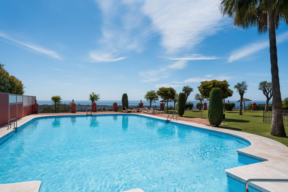4 Bed Apartment for sale in La Quinta Costa Del Sol, Málaga, Spain
