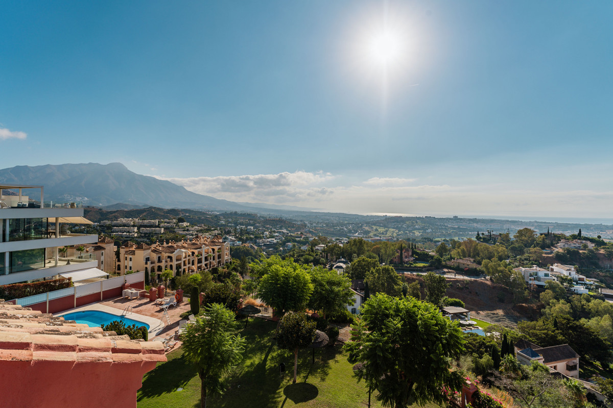 4 Bed Apartment for sale in La Quinta Costa Del Sol, Málaga, Spain