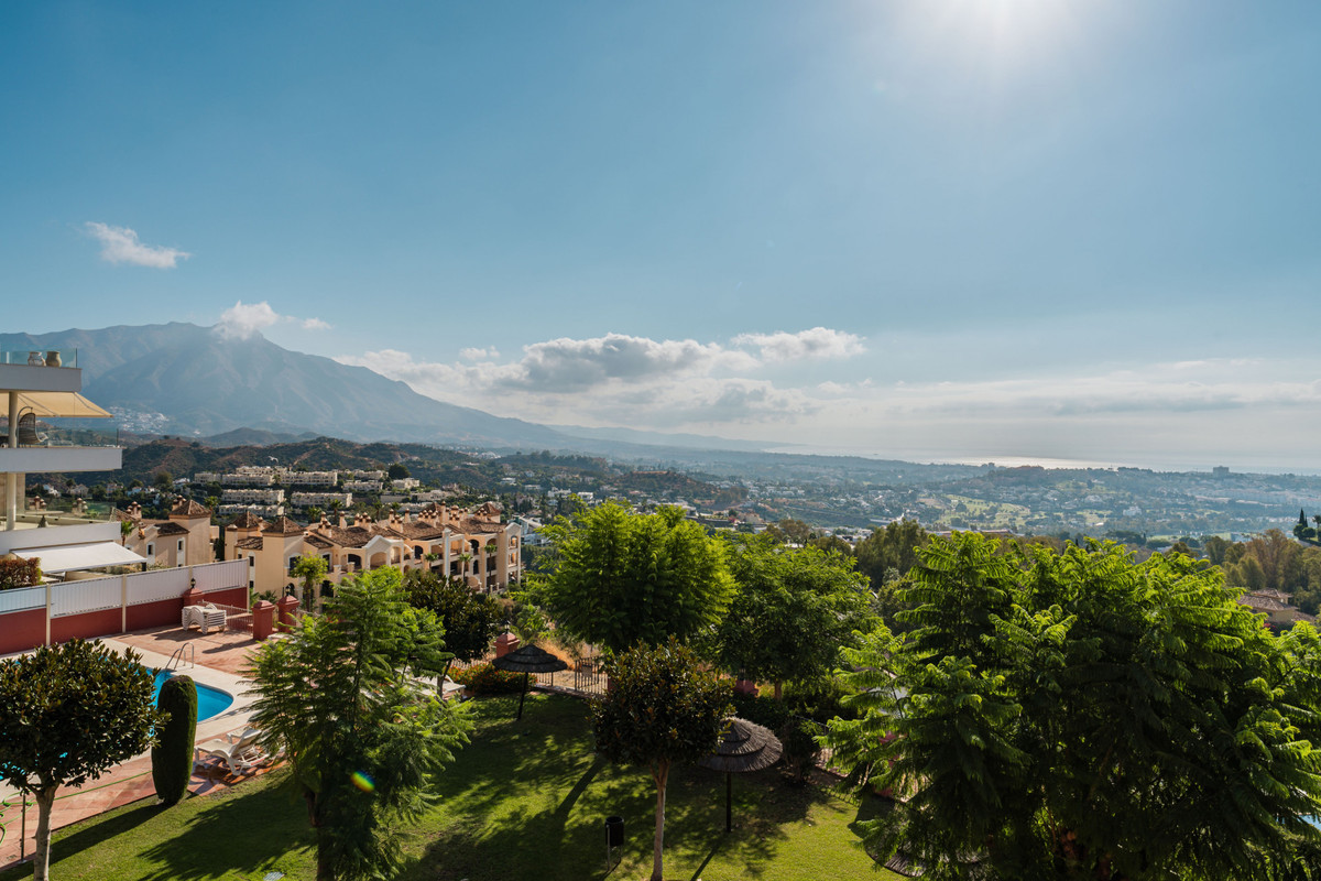 4 Bed Apartment for sale in La Quinta Costa Del Sol, Málaga, Spain