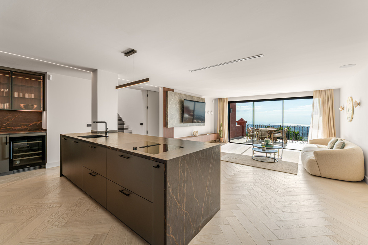 4 Bed Apartment for sale in La Quinta Costa Del Sol, Málaga, Spain