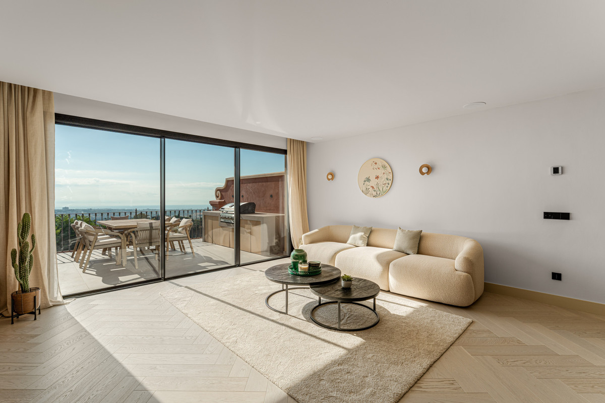 4 Bed Apartment for sale in La Quinta Costa Del Sol, Málaga, Spain
