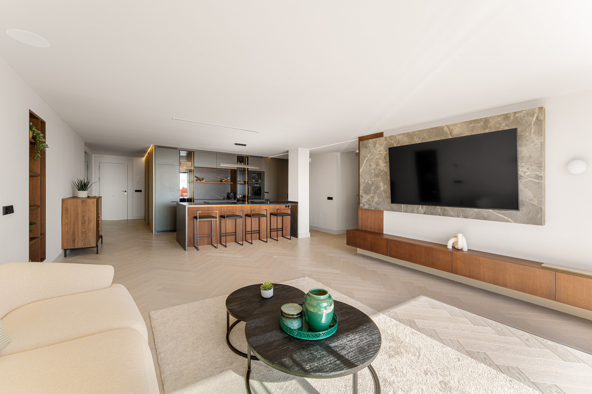 4 Bed Apartment for sale in La Quinta Costa Del Sol, Málaga, Spain