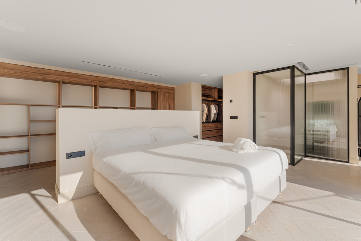 4 Bed Apartment for sale in La Quinta Costa Del Sol, Málaga, Spain