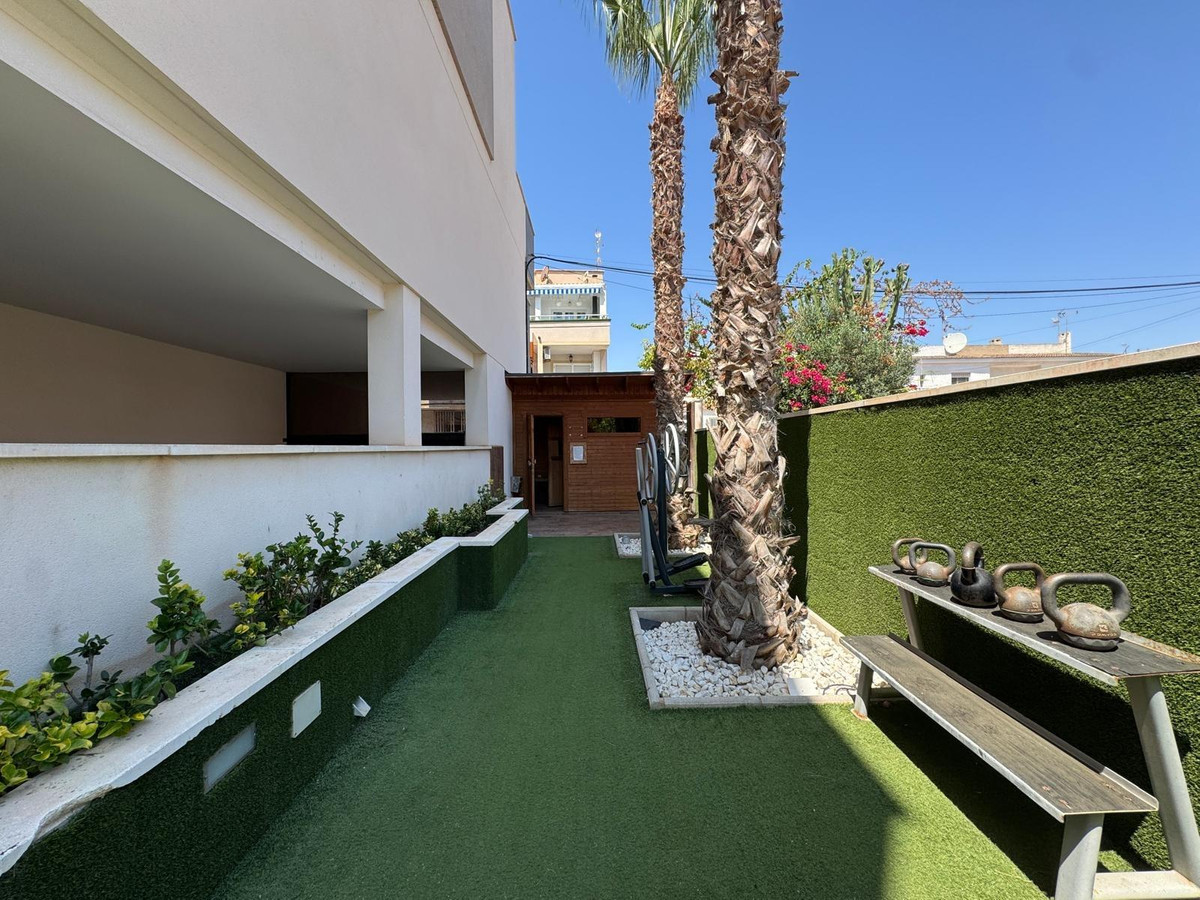 Se vende Apartamento Planta Media de 3 dormitorios en Costa Blanca, Alicante, España