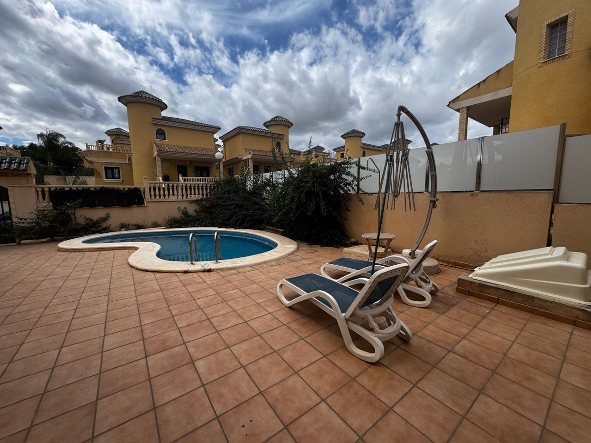 Se vende Bungalow de 4 dormitorios en Costa Blanca, Alicante, España