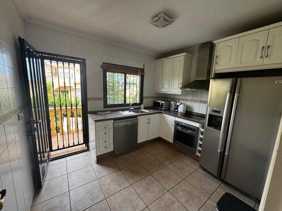 Se vende Bungalow de 4 dormitorios en Costa Blanca, Alicante, España
