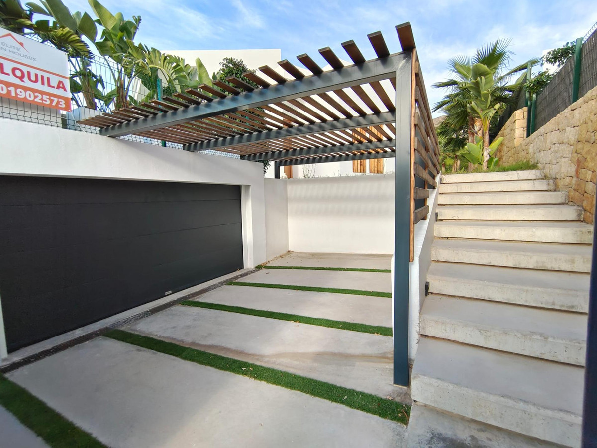 4 Bed Townhouse for sale in Finestrat Costa Blanca, Alicante, Spain
