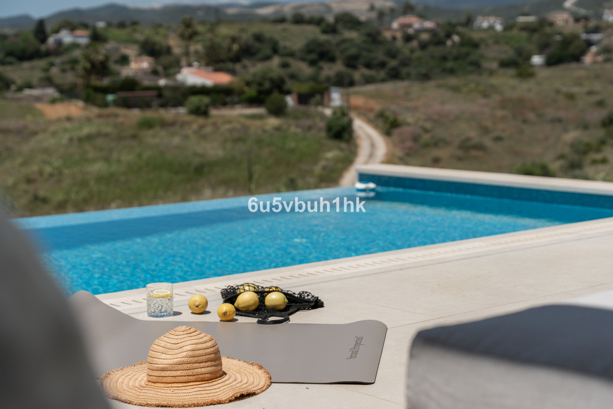 5 Bed Townhouse for sale in Estepona Costa Del Sol, Málaga, Spain