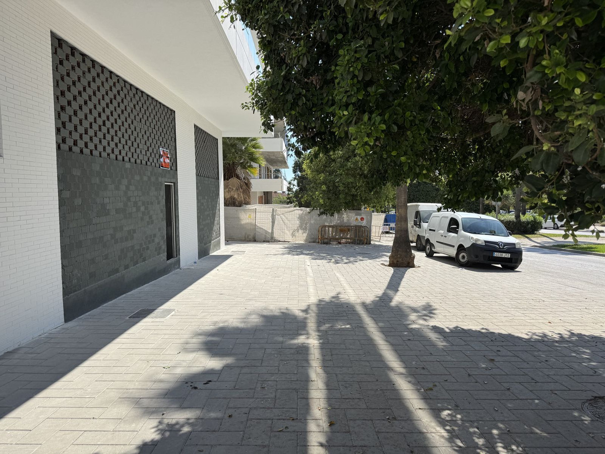 Commercial unit for sale in La Campana Costa Del Sol, Málaga, Spain