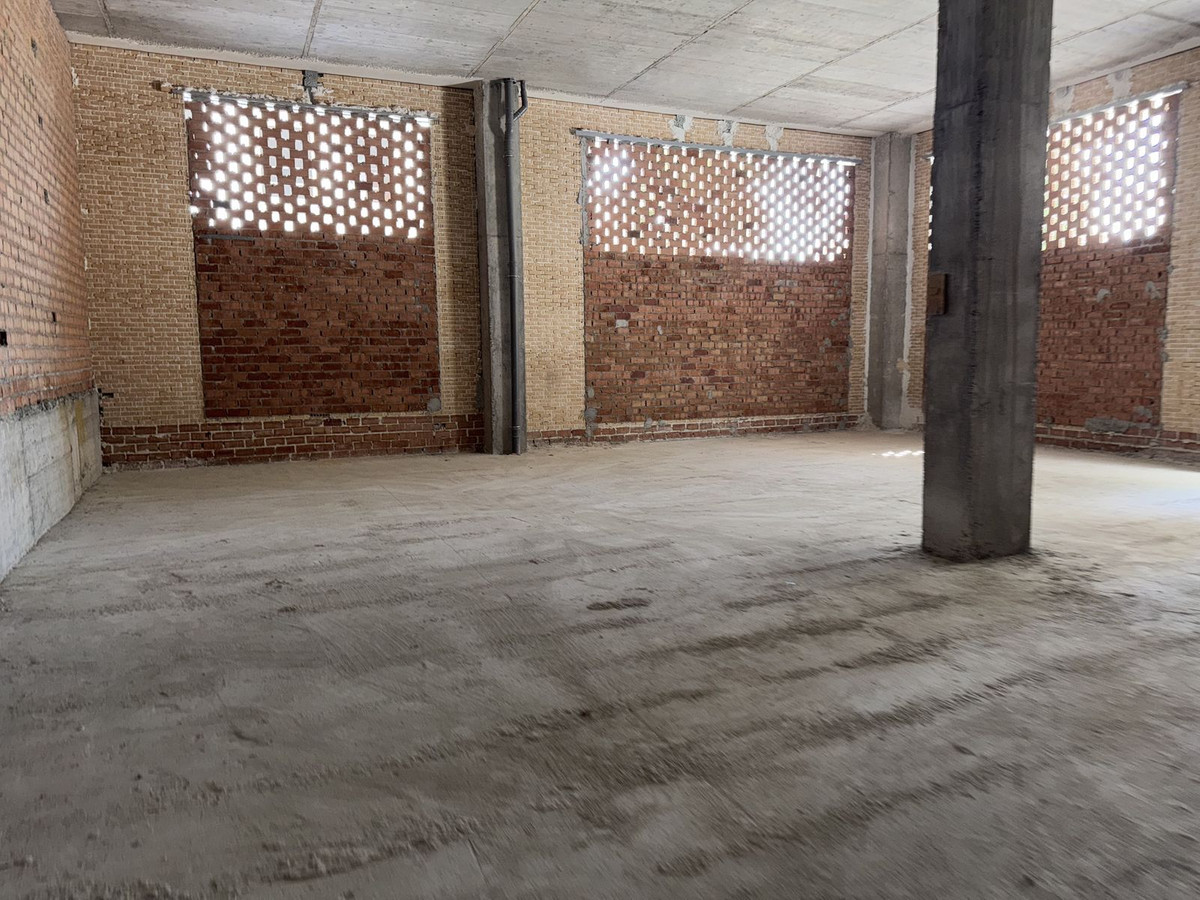 Commercial unit for sale in La Campana Costa Del Sol, Málaga, Spain