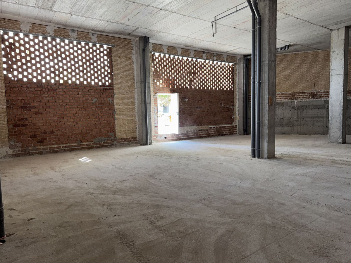 Commercial unit for sale in La Campana Costa Del Sol, Málaga, Spain