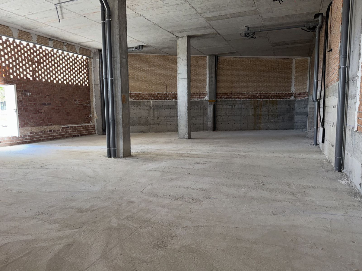 Commercial unit for sale in La Campana Costa Del Sol, Málaga, Spain