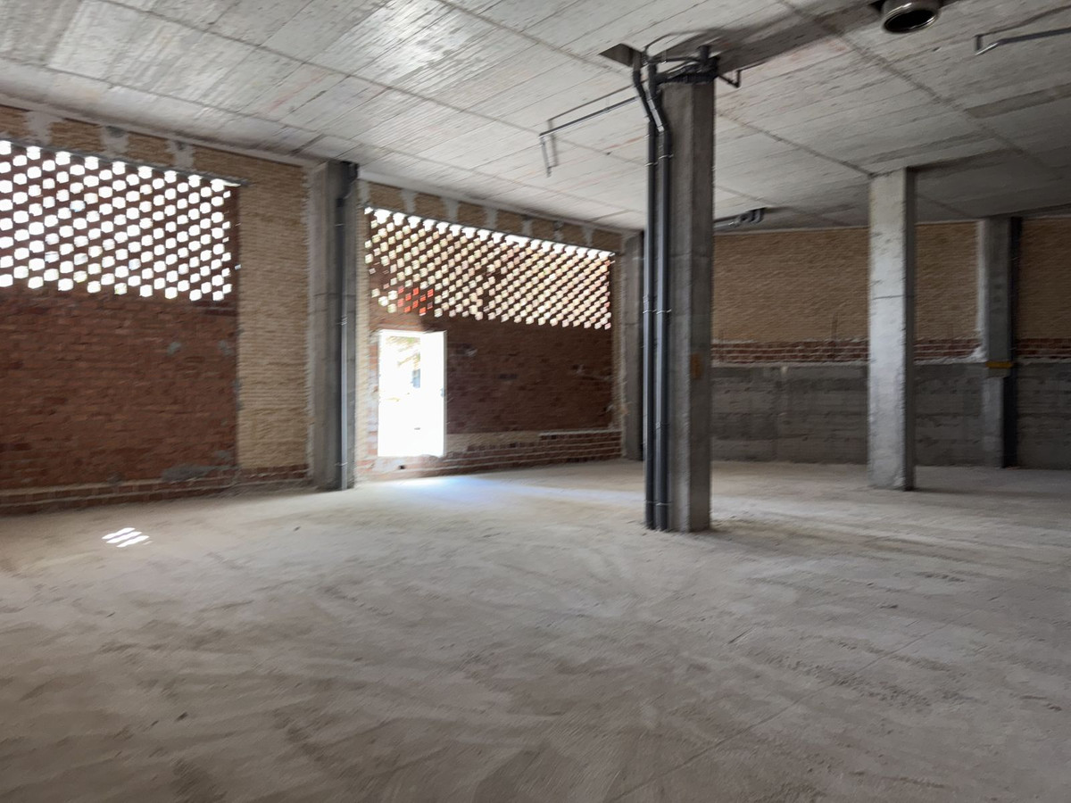 Commercial unit for sale in La Campana Costa Del Sol, Málaga, Spain