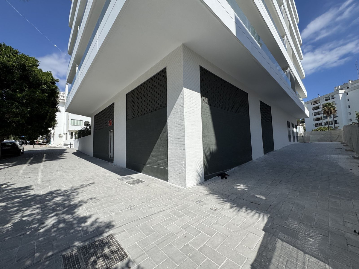 Commercial unit for sale in La Campana Costa Del Sol, Málaga, Spain
