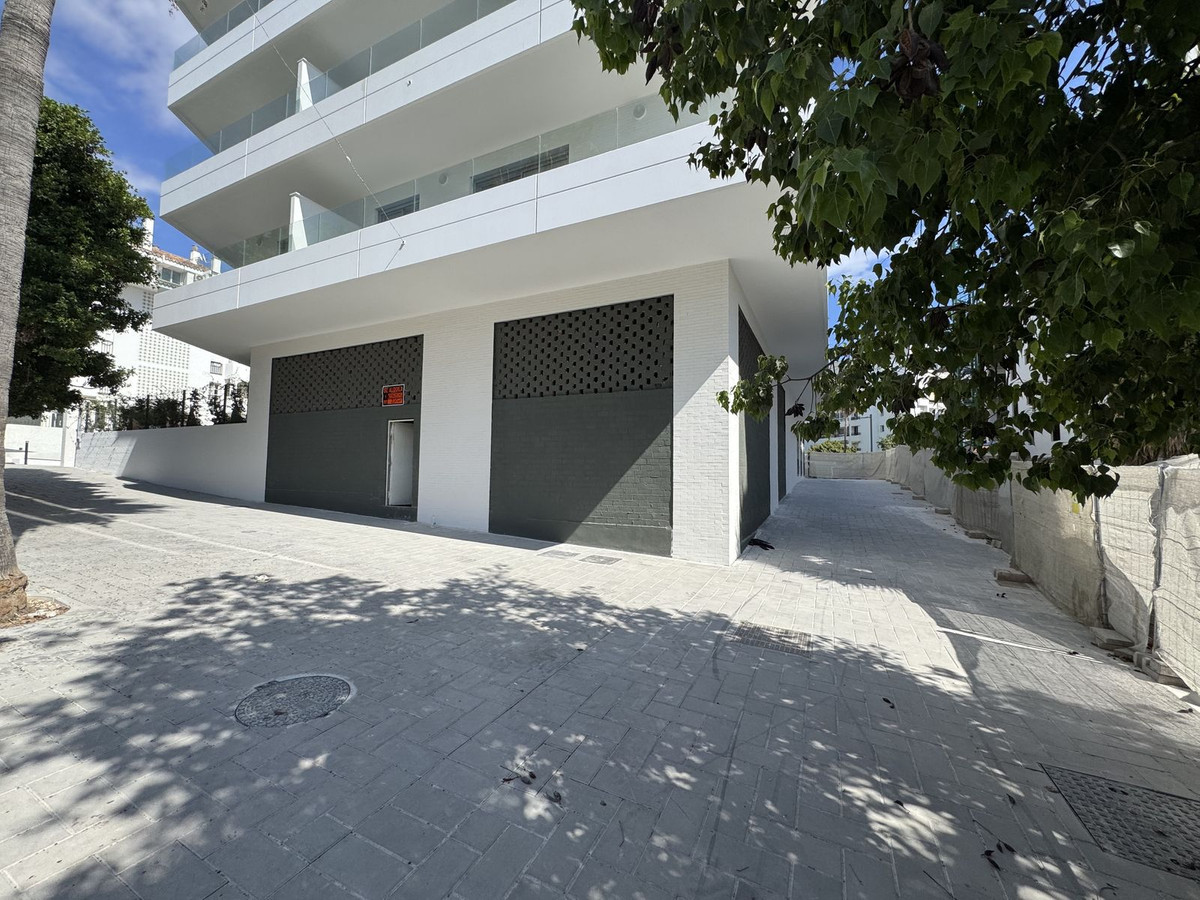 Commercial unit for sale in La Campana Costa Del Sol, Málaga, Spain