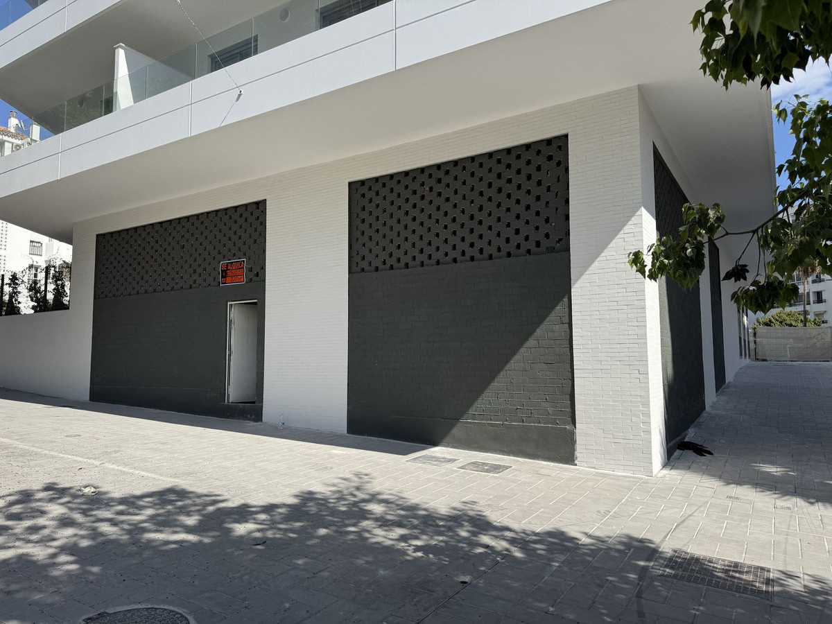 Commercial unit for sale in La Campana Costa Del Sol, Málaga, Spain