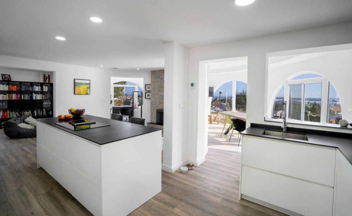 Se vende Villa - Chalet de 5 dormitorios en Costa Blanca, Alicante, España