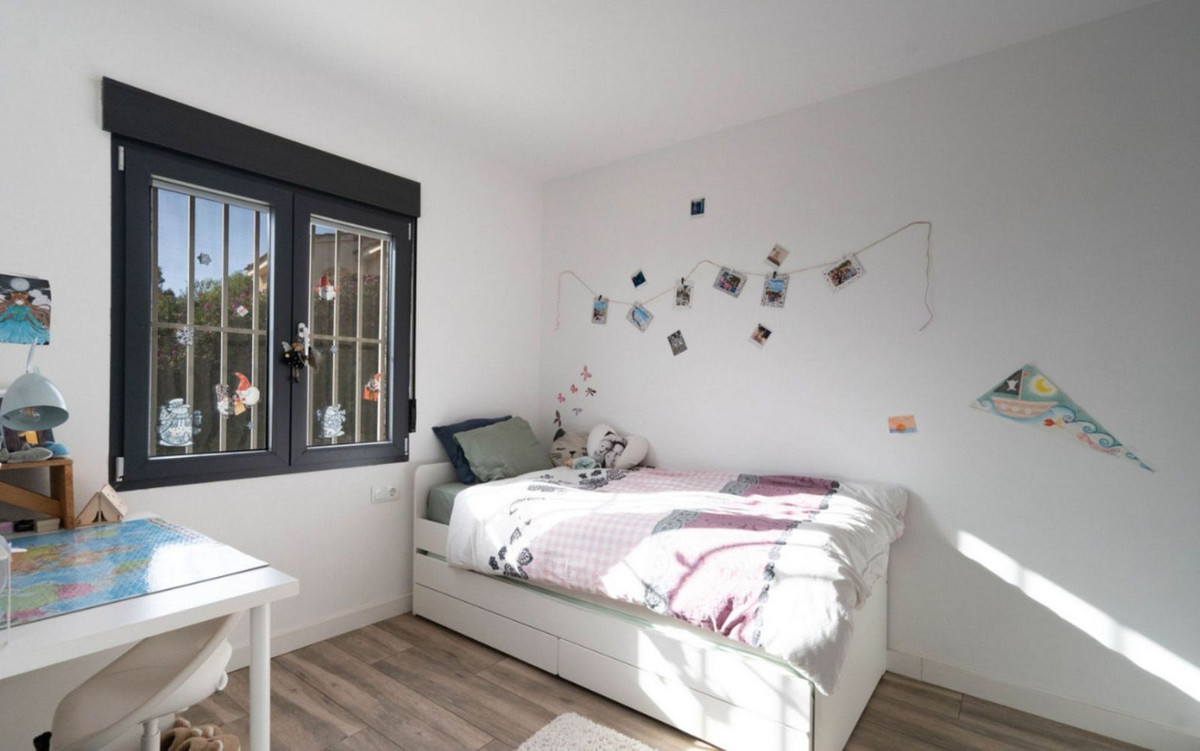 Se vende Villa - Chalet de 5 dormitorios en Costa Blanca, Alicante, España