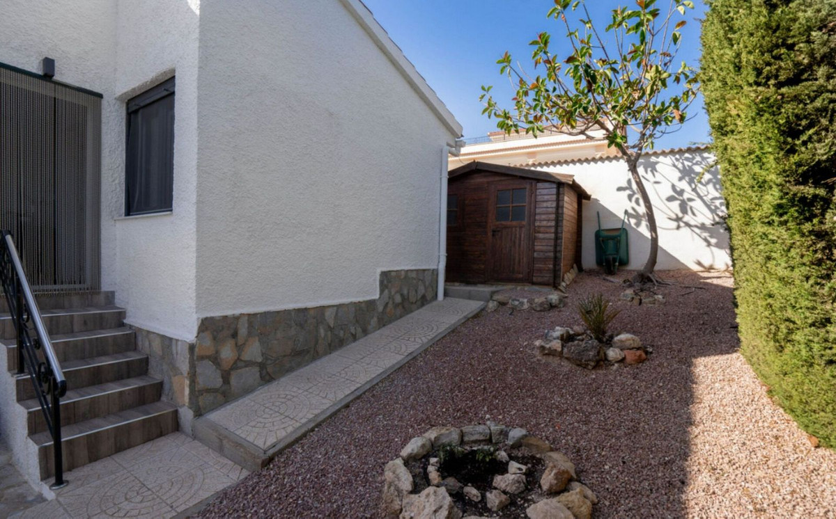 Se vende Villa - Chalet de 5 dormitorios en Costa Blanca, Alicante, España