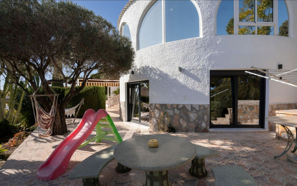 Se vende Villa - Chalet de 5 dormitorios en Costa Blanca, Alicante, España