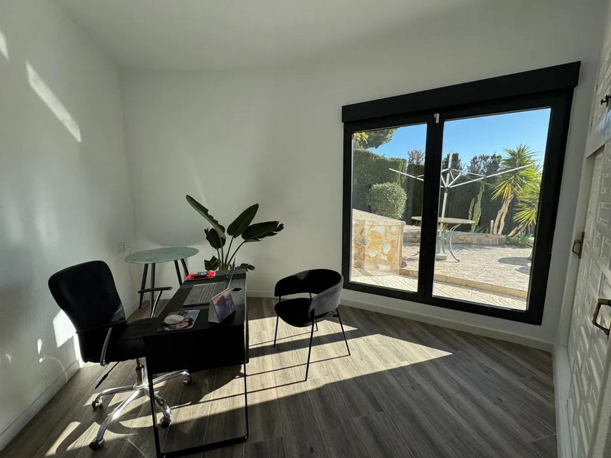 Se vende Villa - Chalet de 5 dormitorios en Costa Blanca, Alicante, España