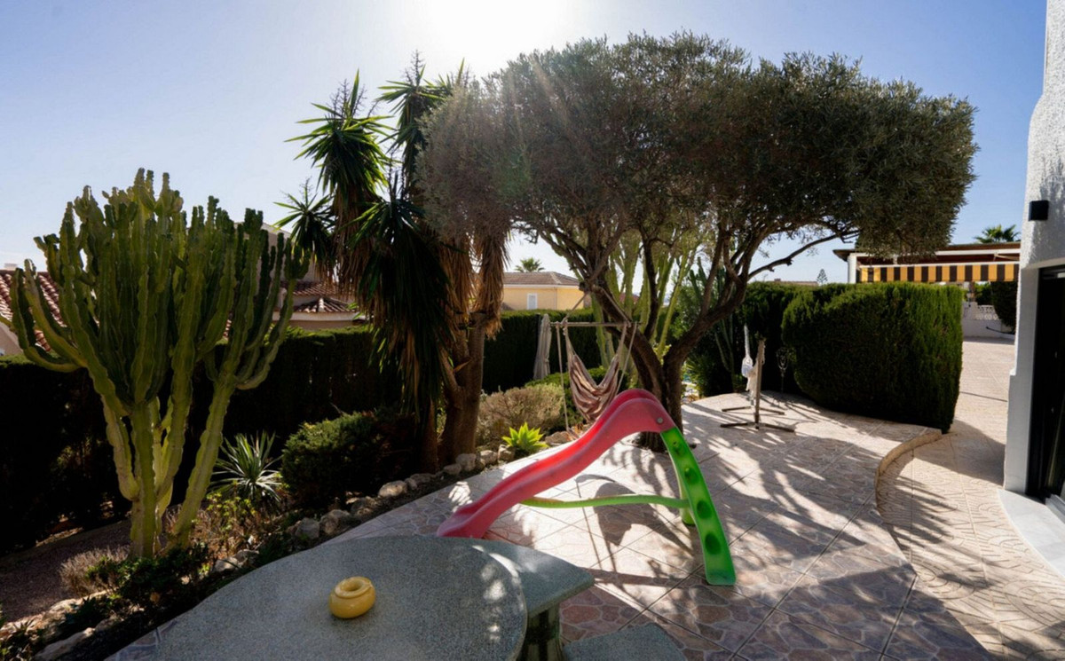 Se vende Villa - Chalet de 5 dormitorios en Costa Blanca, Alicante, España