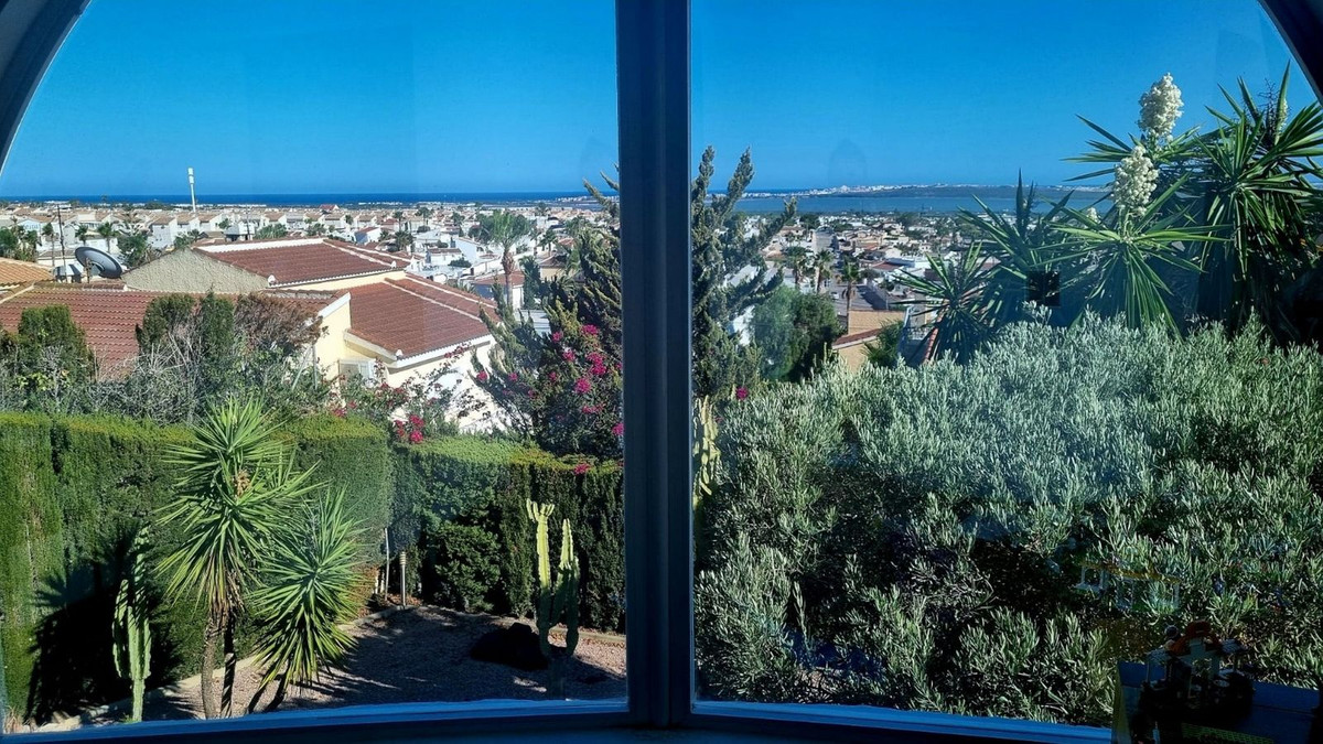 Se vende Villa - Chalet de 5 dormitorios en Costa Blanca, Alicante, España